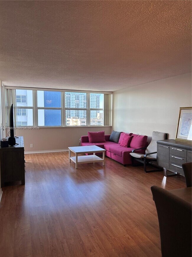 Building Photo - 1410 S Ocean Dr