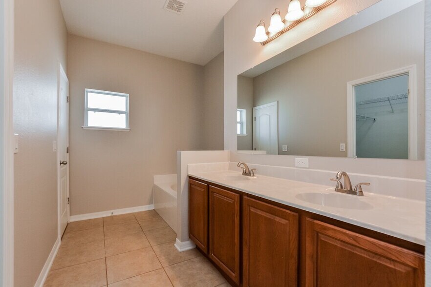 Building Photo - 5471 Silver Thistle Ln