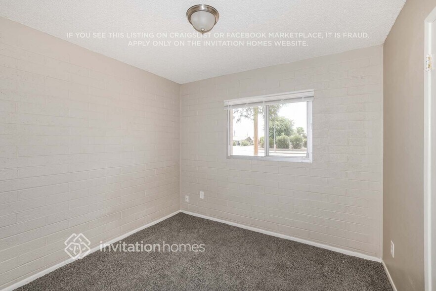 Building Photo - 17043 N 15th Ave