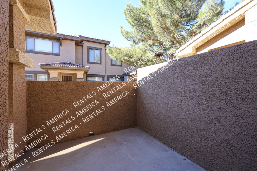 Building Photo - 1225 N 36th St