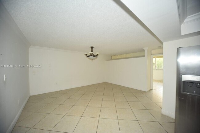 Building Photo - 1750 W 56th St