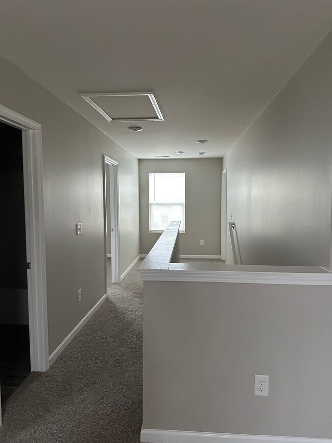 Building Photo - Beautiful 3-bedroom, 2.5-bath home in Greensboro