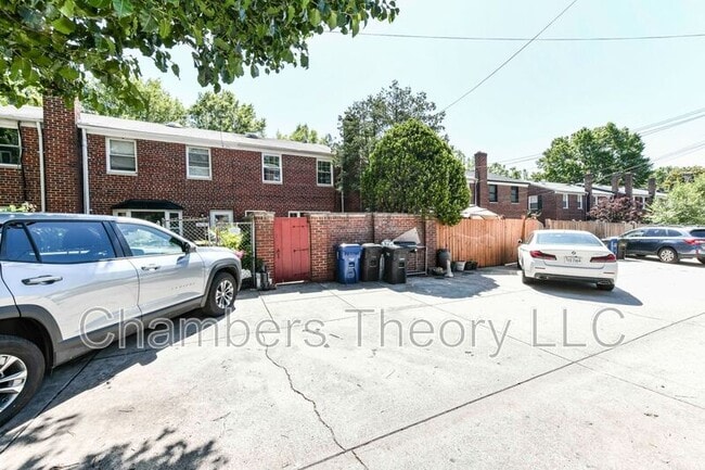 Building Photo - 3016 Mt Vernon Ave