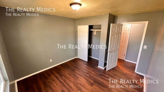 Building Photo - 1073 Leeward Dr