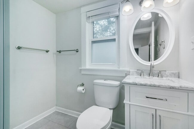 Building Photo - 2446 E Johnson St