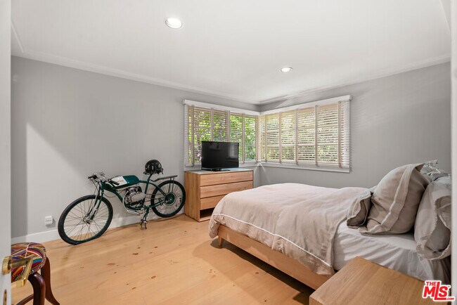 Building Photo - 10630 Somma Way
