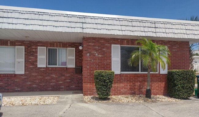 Primary Photo - 1 bedroom, 1 bathroom end unit condo beach...