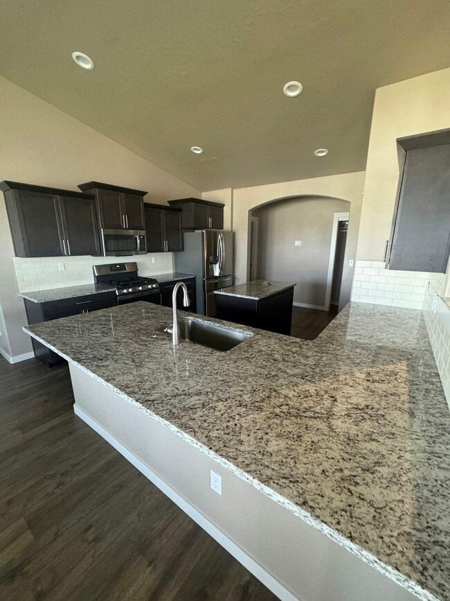Building Photo - 18551 White Rose Pl