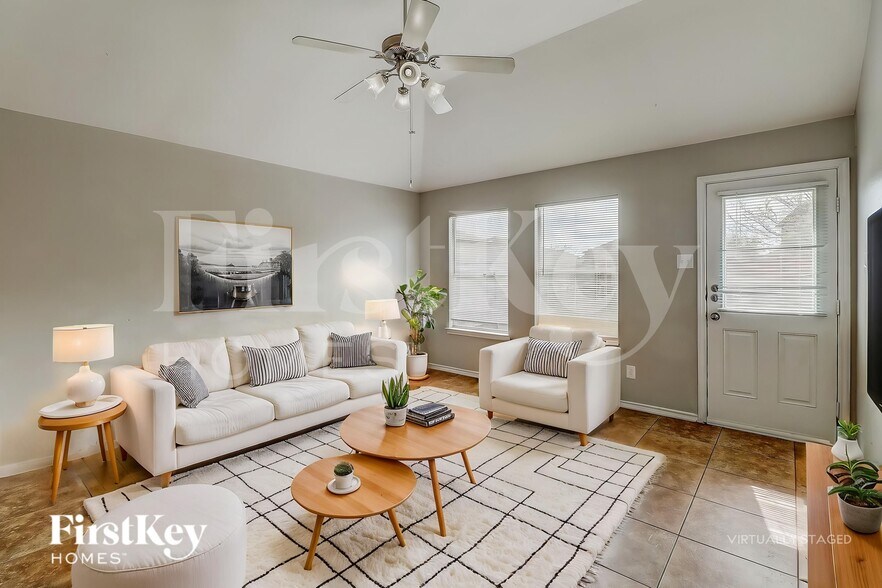 Building Photo - 1405 Silver Maple Ln