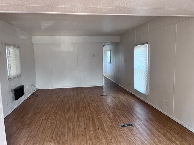 Building Photo - Home Sweet Home in Marianna Village - 2 bedroom and 1.5 bath