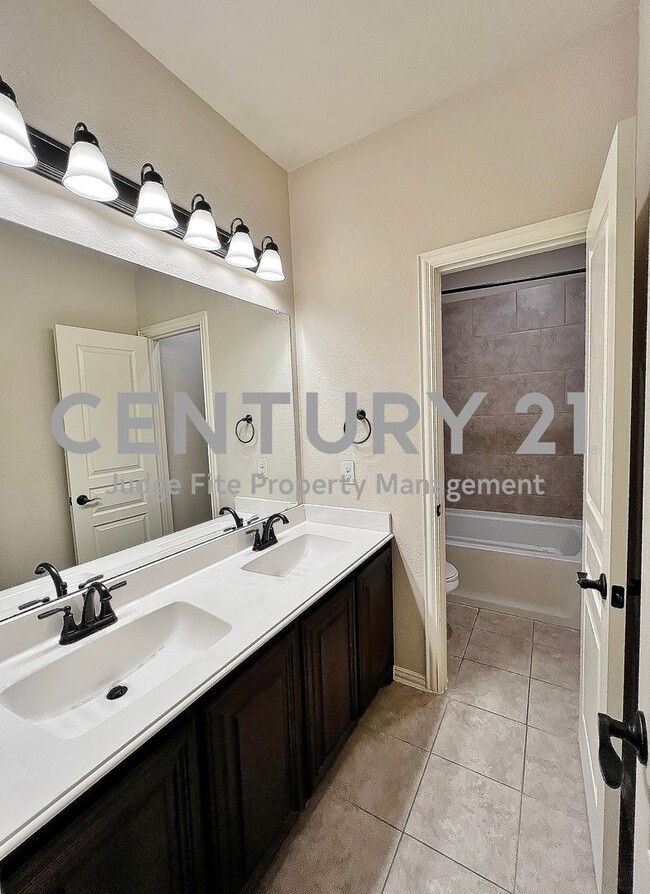 Building Photo - Executive 2-Story 5/4/2 with Sparkling In-Ground Pool in Mansfield!