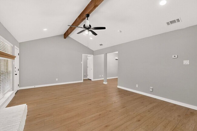Building Photo - Newly Renovated Home In Grapevine Ready To Be Yours!!!!