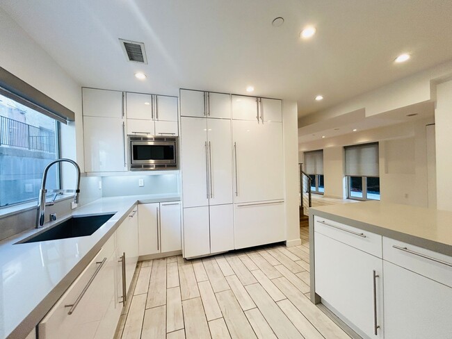 Building Photo - 947 4th St