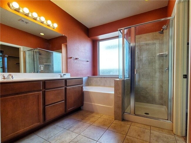Building Photo - 405 S Brook Dr