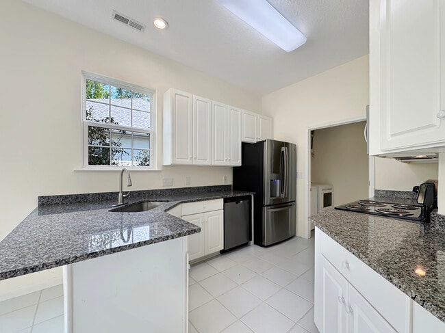 Building Photo - 4333 Oakwood Cir