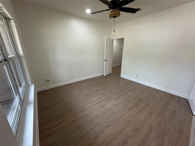 Building Photo - 3309 Blue Ridge Dr