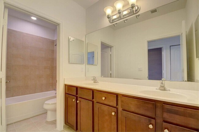 Building Photo - 8834 Willow Cove Ln