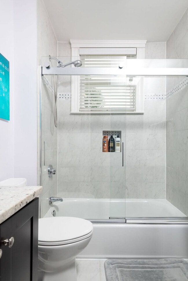 Building Photo - 22 Thurman St