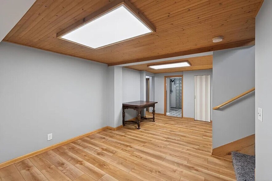 Building Photo - 944 Mahtomedi Ave