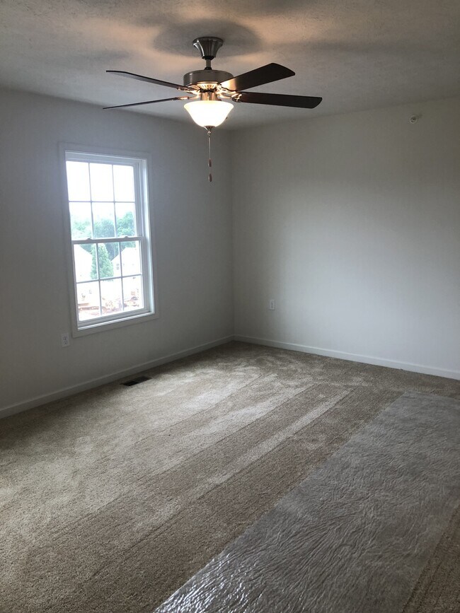 Building Photo - Two Master Suite Apartment Townhouse