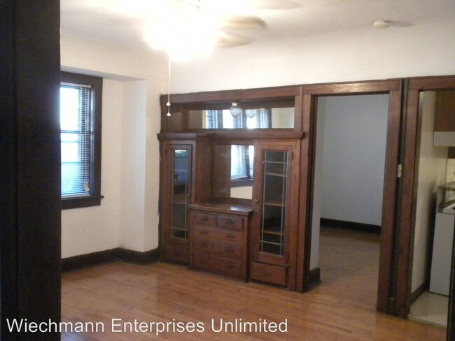 Building Photo - 2856 N Bartlett Ave