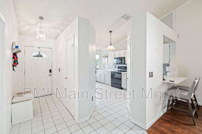 Building Photo - 6677 Ryan Chase Ct