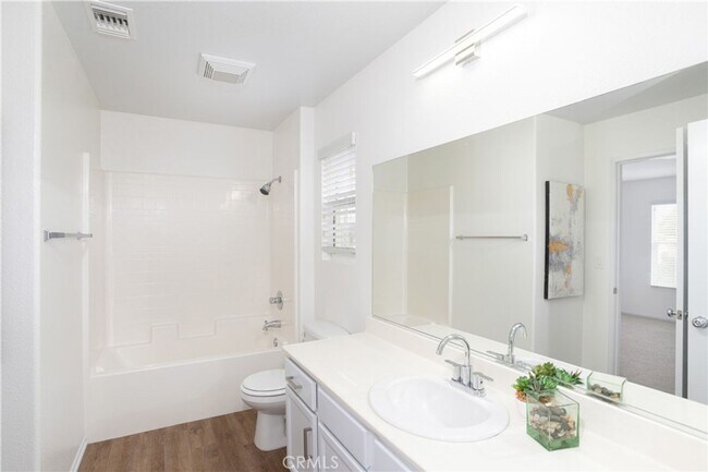 Building Photo - 1425 Crown Cir