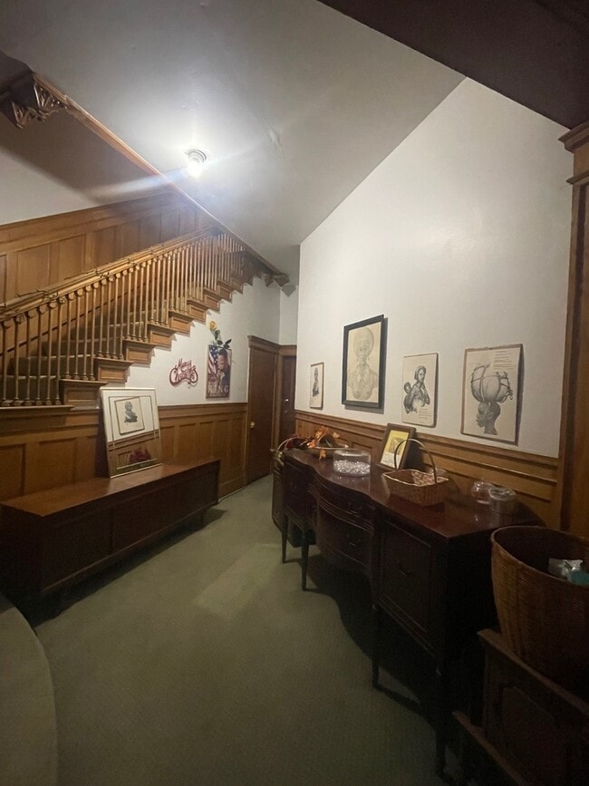 Building Photo - 4512 S King Dr