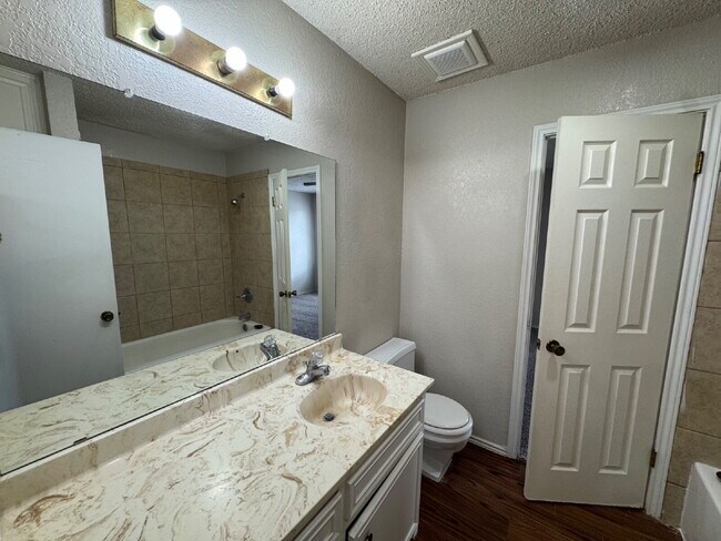 Building Photo - Beautiful Duplex in West Lubbock