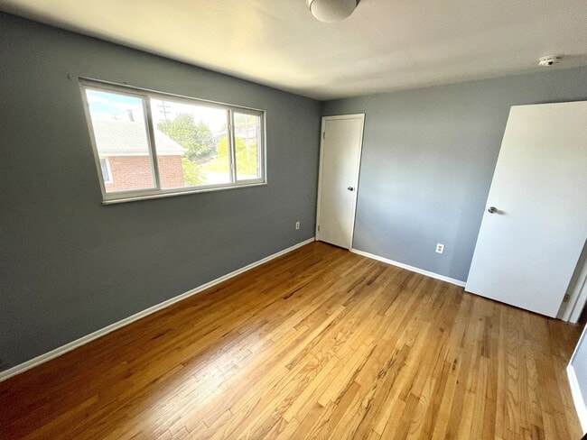 Building Photo - 440 Brierly Ln