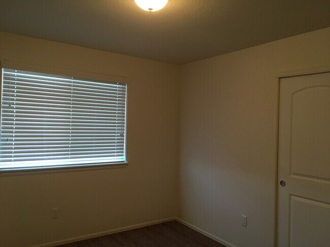 Building Photo - Beautiful 4 Bedroom Two-Story Home in Windsor!