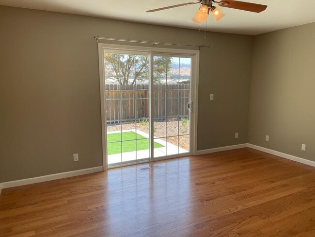 Building Photo - 1570 Camille Ct