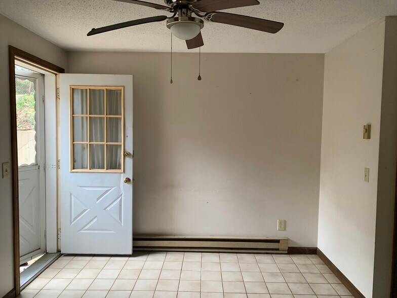 Dining Area - 378 Lincoln St