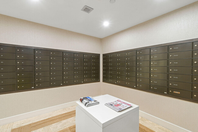 Building Photo - 529 S Flagler Dr