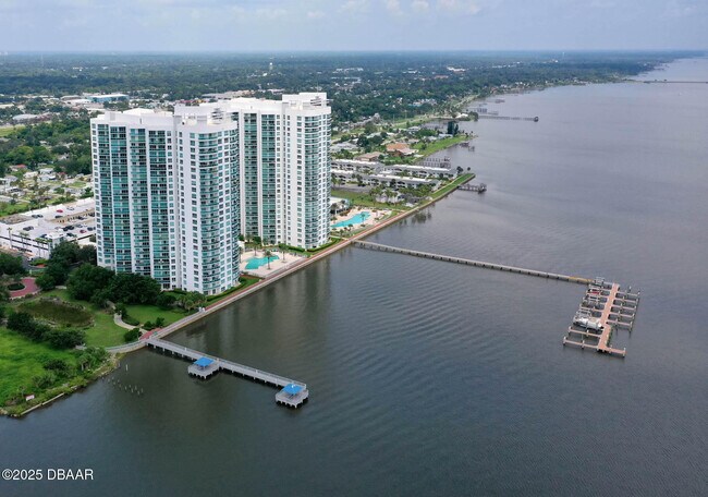 Building Photo - 231 Riverside Dr