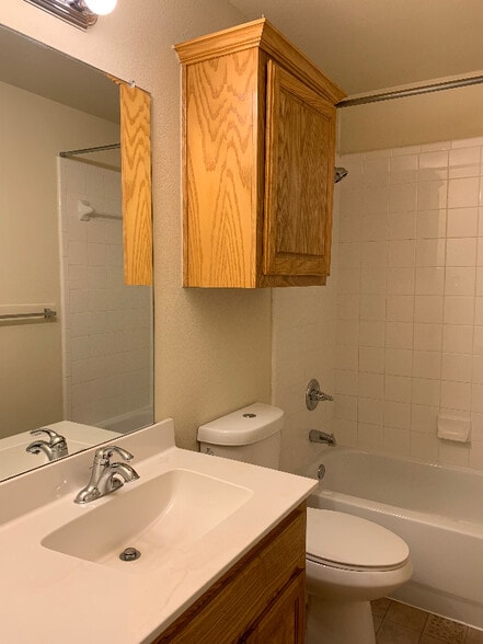 Building Photo - 100 Camden Ct