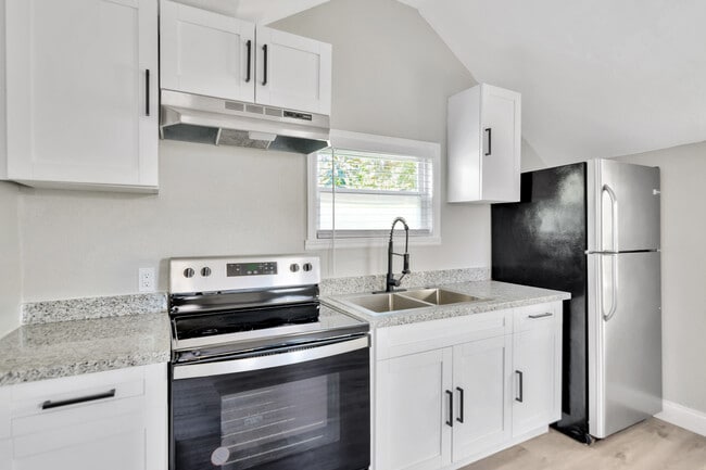 Building Photo - 1515 Sadlon Ave