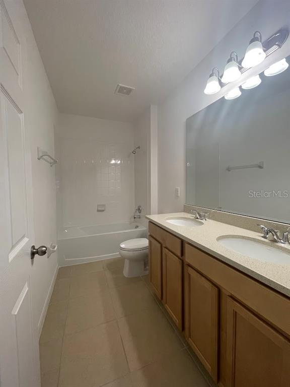 Building Photo - 5566 Sabal Dr