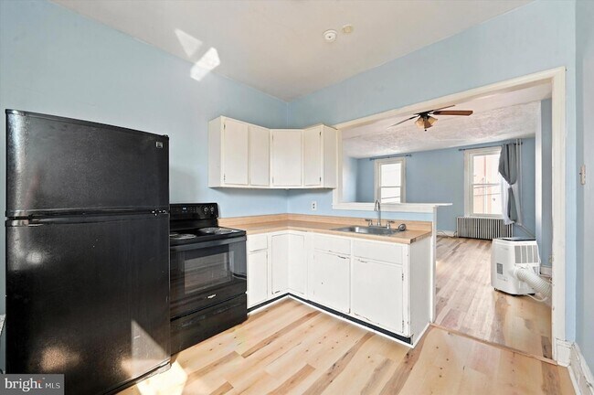 Building Photo - 204 Ripka St
