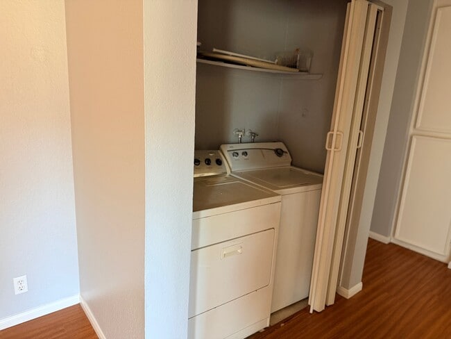 Building Photo - 433 Autumn Dr