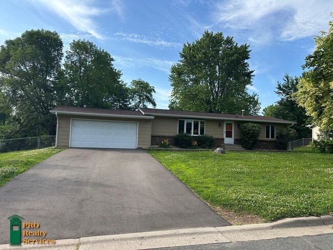 Building Photo - 3 Bedroom Home