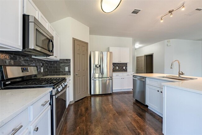Building Photo - 605 Arrowood Pl