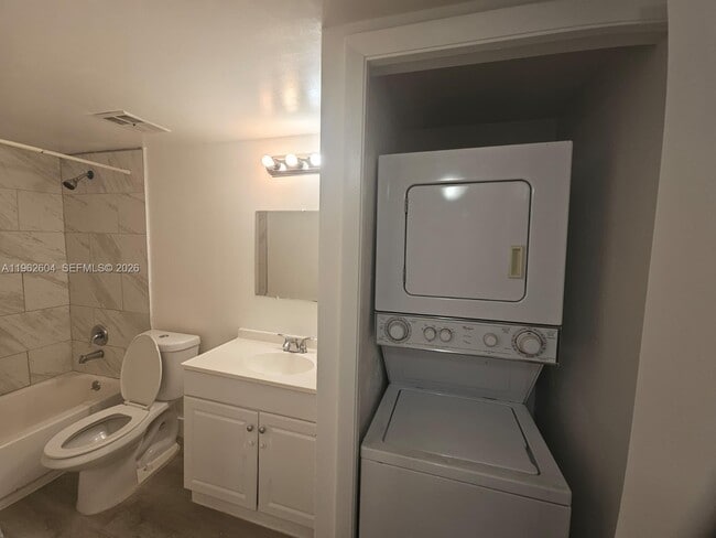 Building Photo - 177 Lakeview Dr