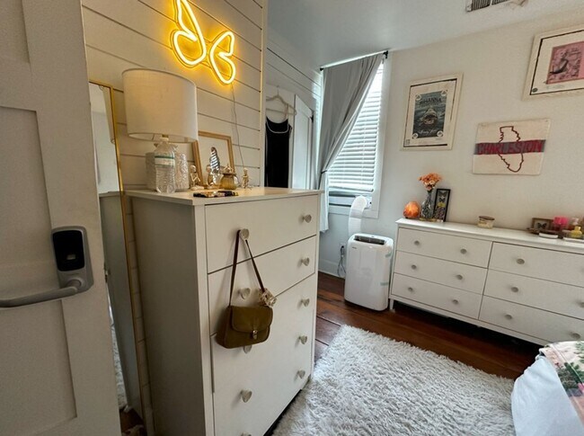 Building Photo - 10C - Coming Street