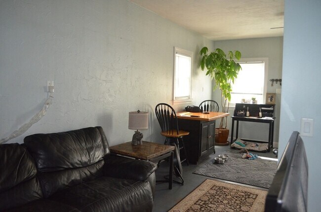 Building Photo - 14 Hartford Ave W