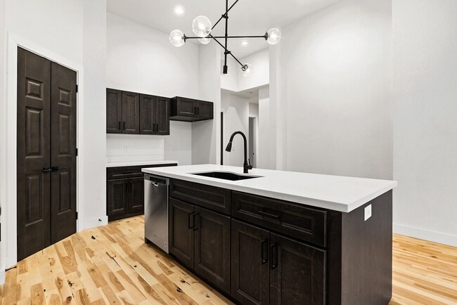Building Photo - Two Bedroom Twin Villa with Attached 1-Car...