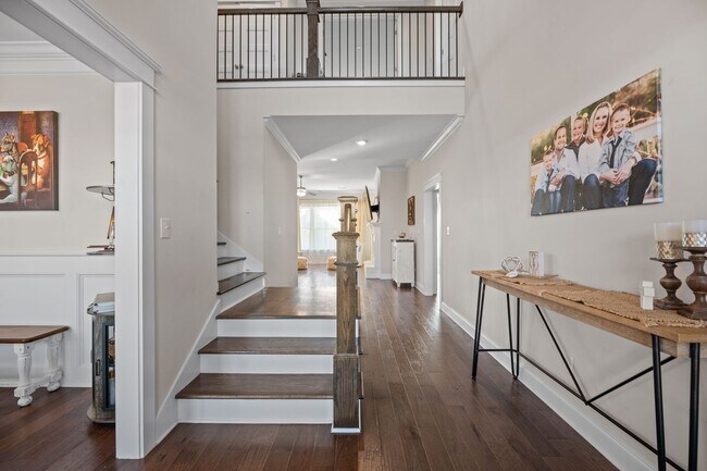 Building Photo - 5/3.5 TRULAND BUILT BEAUTY!