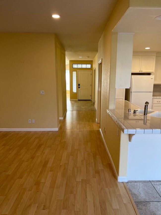 Building Photo - North Davis 4 bedroom 2.5 bathroom
