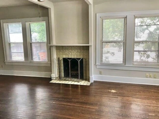 Building Photo - PRELEASING FOR EARLY SEPT! Charming 3 Bed ...