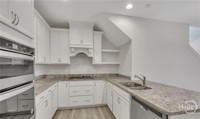 Building Photo - 20 Lower Creek Dr